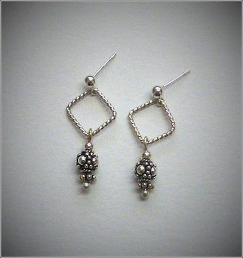Click to view detail for DKC-717 Earrings, Squares with Bali Bead